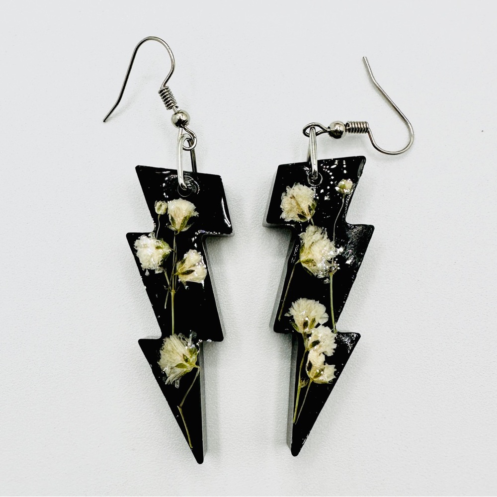 Black Lightning Bolt Real Baby’s Breath Handmade Earrings
